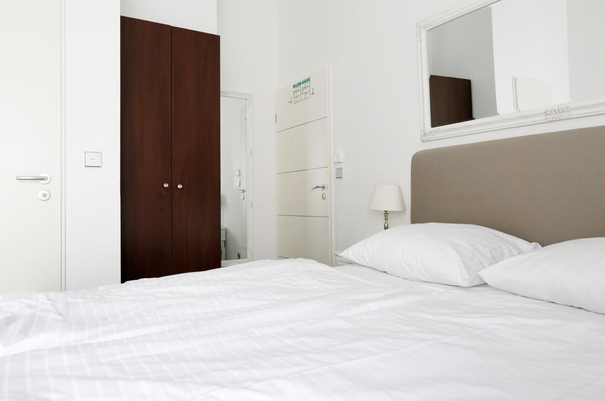 Nieb By Rockchair Apartments L Superhost Status L 3 Bedrooms Boxspringbeds 3 Bathrooms In Center "Kurfuerstendamm" - Cozy Family & Business Flair Welcomes You! Berlim Exterior foto